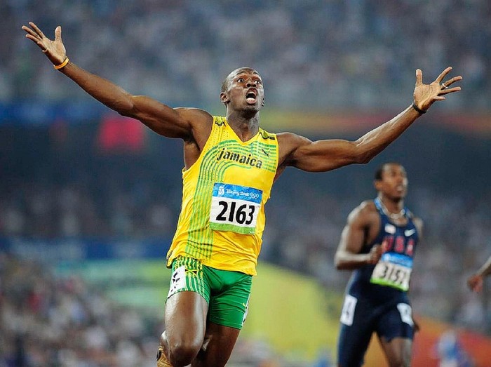 73. Usain Bolt: Bức ảnh được chụp tại Olympic 2008, Thế vận hội mà Bolt đoạt 3 huy chương Vàng điền kinh và cùng lúc phá 3 kỷ lục thế giới. Thành tích của Bolt khiến các bình luận viên không những ca ngợi anh mà còn tiên đoán rằng sẽ không lâu nữa Bolt sẽ vượt qua huyền thoại Michael Johnson để trở thành VĐV điền kinh vĩ đại nhất trong lịch sử.